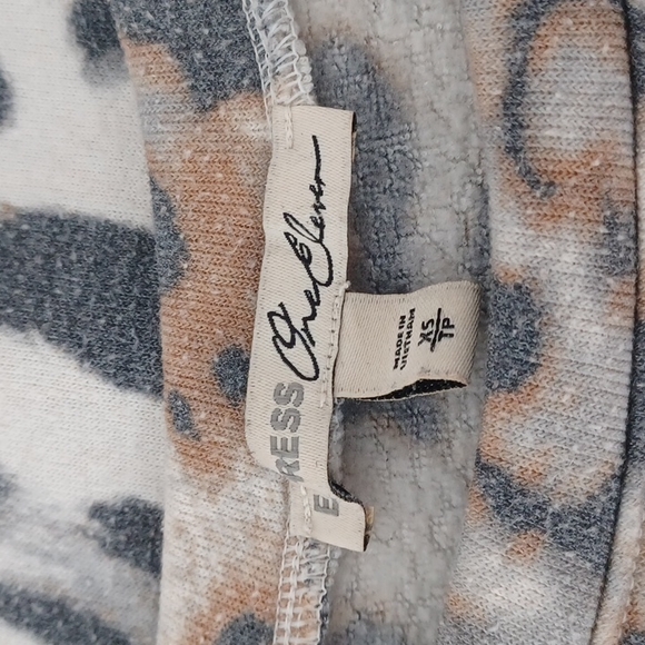 3 for $10 Express Animal Print Cropped Sweatshirt - Picture 6 of 7